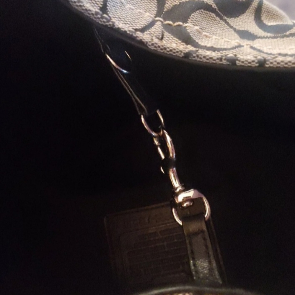 Coach Park Signature Hobo Bag - Picture 4 of 7